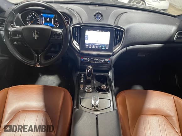 ✅ 2017 Maserati Ghibli • VIN: ZAM57XSA9H1206127 • Лот: 80353924. Опубликован ранее на Copart с пробегом 12 718 миль. Бесплатный доступ к архиву аукционных продаж из США и подробный отчёт об истории автомобиля на DreamBid. Изображение 9.