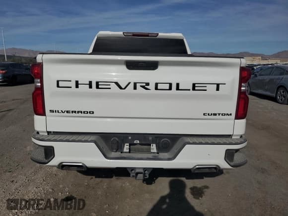 ✅ 2020 Chevrolet Silverado 1500 Custom • VIN: 1GCPWBEF2LZ144946 • Lot: 82609414. Wystawiony na Copart z przebiegiem 57 886 mil. Bezpłatny archiwum sprzedaży aukcyjnych z USA i szczegółowy raport historii pojazdu na DreamBid. Zdjęcie 6.