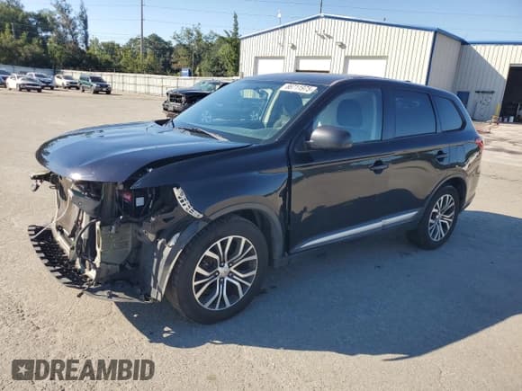 ✅ 2018 Mitsubishi Outlander ES • VIN: JA4AZ3A39JZ061715 • Лот: 86711975. Опубликован ранее на Copart с пробегом 211 262 миль. Бесплатный доступ к архиву аукционных продаж из США и подробный отчёт об истории автомобиля на DreamBid. Изображение 1.
