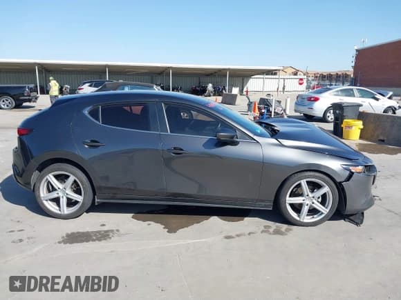 ✅ 2019 Mazda 3 Preferred • VIN: JM1BPAMM8K1120231 • Lot: 41849033. Listed on IAAI with Not provided. Free auction sales archive from the USA and detailed vehicle history report at DreamBid. Image 13.