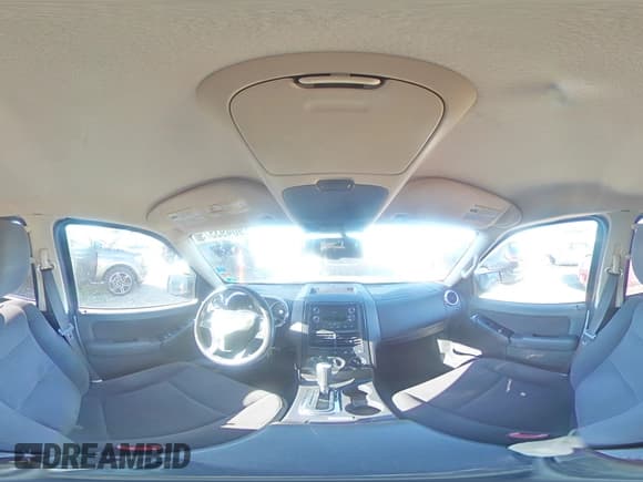 ✅ 2010 Ford Explorer XLT • VIN: 1FMEU7D85AUA36193 • Lot: 90493575. Wystawiony na Copart z przebiegiem 183 436 mil. Bezpłatny archiwum sprzedaży aukcyjnych z USA i szczegółowy raport historii pojazdu na DreamBid. Zdjęcie 14.