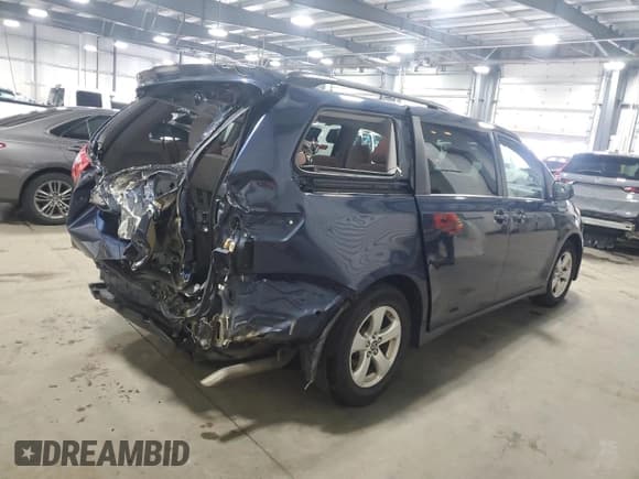 ✅ 2018 Toyota Sienna LE • VIN: 5TDKZ3DC1JS927804 • Lot: 64985125. Listed on Copart with 439,727 mi. Free auction sales archive from the USA and detailed vehicle history report at DreamBid. Image 3.