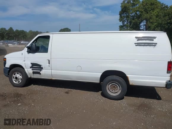 ✅ 2011 Ford Econoline Cargo Commercial • VIN: 1FTSS3EL1BDA24066 • Лот: 40367851. Опубликован ранее на IAAI с пробегом 156 594 миль. Бесплатный доступ к архиву аукционных продаж из США и подробный отчёт об истории автомобиля на DreamBid. Изображение 14.