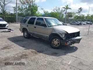 ✅ 2001 Chevrolet Blazer LT • VIN: 1GNDT13WX12114776 • Lot: 42311346. Wystawiony na IAAI z przebiegiem 169 630 mil. Bezpłatny archiwum sprzedaży aukcyjnych z USA i szczegółowy raport historii pojazdu na DreamBid. Zdjęcie 1.