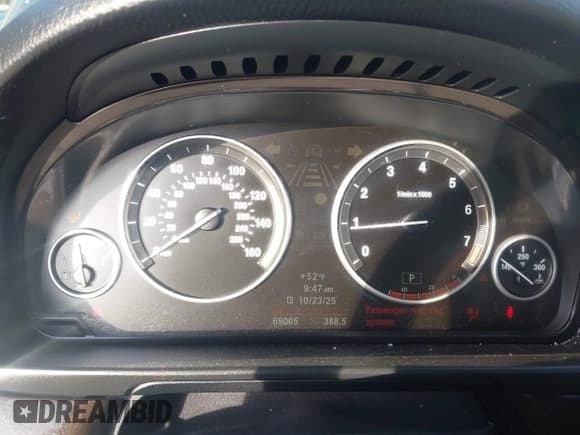 ✅ 2013 BMW 5 Series 528i • VIN: WBAXG5C51DDY37785 • Lot: 43525884. Wystawiony na IAAI z przebiegiem 69 005 mil. Bezpłatny archiwum sprzedaży aukcyjnych z USA i szczegółowy raport historii pojazdu na DreamBid. Zdjęcie 7.