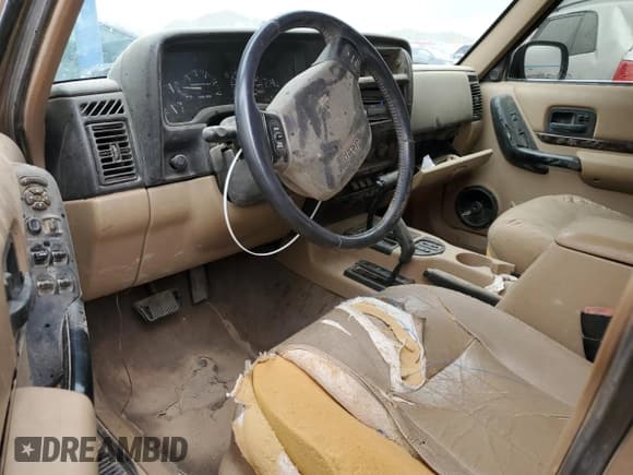 ✅ 1999 Jeep Cherokee Limited • VIN: 1J4FF78S8XL552596 • Lot: 49181115. Listed on Copart with 141,434 mi. Free auction sales archive from the USA and detailed vehicle history report at DreamBid. Image 8.