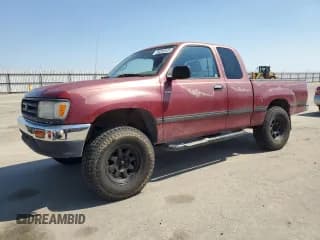 ✅ 1996 Toyota T100 DX • VIN: JT4UN22DXT0016922 • Lot: 50256525. Listed on Copart with 237,837 mi. Free auction sales archive from the USA and detailed vehicle history report at DreamBid. Image 1.