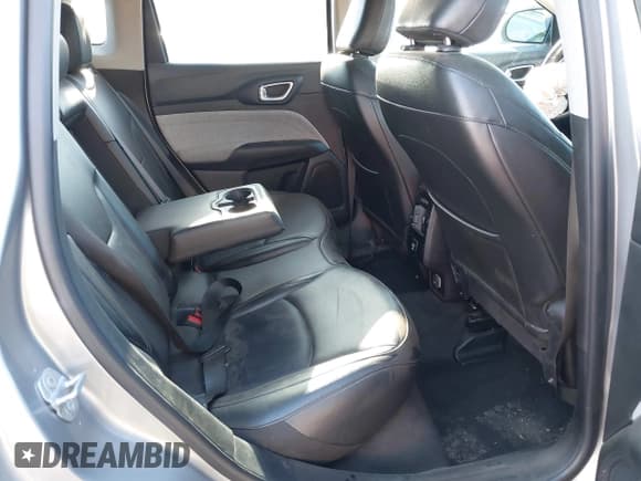 ✅ 2022 Jeep Compass Latitude Lux • VIN: 3C4NJDFB0NT171103 • Lot: 41857327. Wystawiony na IAAI z przebiegiem 17 940 mil. Bezpłatny archiwum sprzedaży aukcyjnych z USA i szczegółowy raport historii pojazdu na DreamBid. Zdjęcie 8.