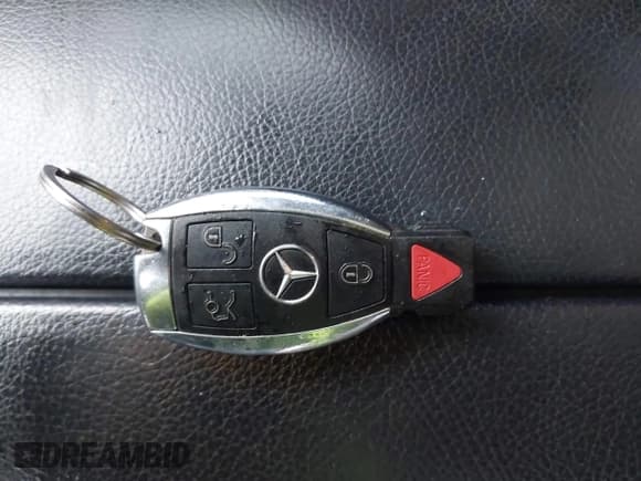 ✅ 2015 Mercedes-Benz C 300 Luxury • VIN: 55SWF4KB3FU092812 • Лот: 43623619. Опубликован ранее на IAAI с пробегом 143 919 миль. Бесплатный доступ к архиву аукционных продаж из США и подробный отчёт об истории автомобиля на DreamBid. Изображение 11.