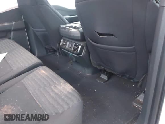 ✅ 2023 Ford F-150 XL • VIN: 1FTFW1E50PKF69254 • Lot: 41394098. Wystawiony na IAAI z przebiegiem 36 819 mil. Bezpłatny archiwum sprzedaży aukcyjnych z USA i szczegółowy raport historii pojazdu na DreamBid. Zdjęcie 8.