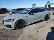 ✅ 2022 Audi RS 5 Sportback • VIN: WUAAWCF57NA900499 • Лот: 84378735. Опубликован ранее на Copart с пробегом 45 102 миль. Бесплатный доступ к архиву аукционных продаж из США и подробный отчёт об истории автомобиля на DreamBid. Изображение 1.