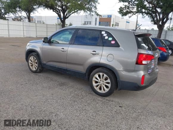 ✅ 2014 Kia Sorento EX • VIN: 5XYKUDA7XEG541655 • Lot: 43336992. Listed on IAAI with 263,774 mi. Free auction sales archive from the USA and detailed vehicle history report at DreamBid. Image 3.