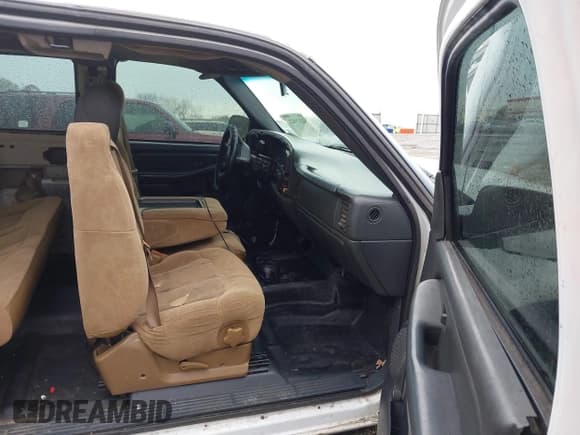 ✅ 2001 Chevrolet Silverado 1500 LS • VIN: 2GCEK19T811392878 • Лот: 41829021. Опубликован ранее на IAAI с пробегом 230 243 миль. Бесплатный доступ к архиву аукционных продаж из США и подробный отчёт об истории автомобиля на DreamBid. Изображение 5.