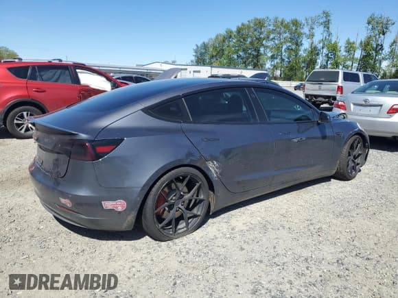 ✅ 2018 Tesla Model 3 Long Range Battery • VIN: 5YJ3E1EB0JF105865 • Lot: 55631395. Wystawiony na Copart z przebiegiem 84 209 mil. Bezpłatny archiwum sprzedaży aukcyjnych z USA i szczegółowy raport historii pojazdu na DreamBid. Zdjęcie 3.