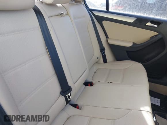 ✅ 2013 Volkswagen Jetta SE • VIN: 3VWDP7AJXDM359188 • Lot: 40790094. Wystawiony na IAAI z przebiegiem 84 286 mil. Bezpłatny archiwum sprzedaży aukcyjnych z USA i szczegółowy raport historii pojazdu na DreamBid. Zdjęcie 8.