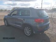 ✅ 2013 Volkswagen Tiguan S • VIN: WVGAV3AX9DW615180 • Lot: 43451249. Wystawiony na IAAI z przebiegiem 130 317 mil. Bezpłatny archiwum sprzedaży aukcyjnych z USA i szczegółowy raport historii pojazdu na DreamBid. Zdjęcie 3.
