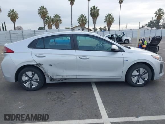 ✅ 2019 Hyundai Ioniq Blue • VIN: KMHC65LC1KU145232 • Lot: 41717635. Wystawiony na IAAI z przebiegiem 179 461 mil. Bezpłatny archiwum sprzedaży aukcyjnych z USA i szczegółowy raport historii pojazdu na DreamBid. Zdjęcie 13.