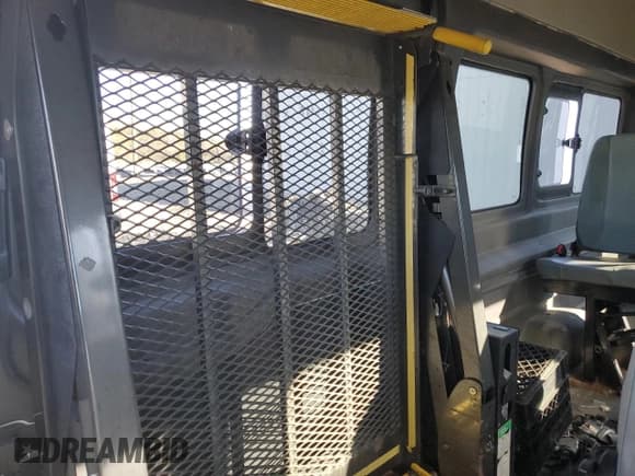 ✅ 2016 Ford Transit Cargo • VIN: 1FTYR3XM8GKA32356 • Lot: 91714955. Wystawiony na Copart z przebiegiem 264 362 mil. Bezpłatny archiwum sprzedaży aukcyjnych z USA i szczegółowy raport historii pojazdu na DreamBid. Zdjęcie 13.