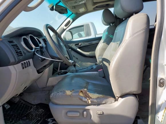 ✅ 2005 Toyota 4Runner Limited • VIN: JTEBT17R050054315 • Лот: 82381965. Опубликован ранее на Copart с пробегом 273 660 миль. Бесплатный доступ к архиву аукционных продаж из США и подробный отчёт об истории автомобиля на DreamBid. Изображение 7.