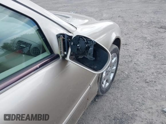 ✅ 2005 Mercedes-Benz C 240 • VIN: WDBRF81J35F665750 • Lot: 41898295. Listed on IAAI with 82,991 mi. Free auction sales archive from the USA and detailed vehicle history report at DreamBid. Image 19.