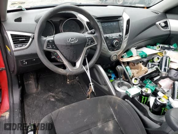 ✅ 2015 Hyundai Veloster • VIN: KMHTC6AD2FU245257 • Lot: 39997824. Wystawiony na Copart z przebiegiem 107 084 mil. Bezpłatny archiwum sprzedaży aukcyjnych z USA i szczegółowy raport historii pojazdu na DreamBid. Zdjęcie 8.