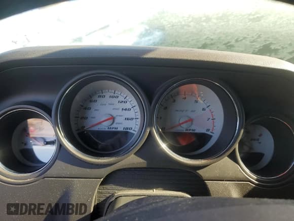 ✅ 2010 Dodge Challenger SRT-8 • VIN: 2B3CJ7DW9AH200908 • Lot: 87936325. Wystawiony na Copart z przebiegiem Nie podano. Bezpłatny archiwum sprzedaży aukcyjnych z USA i szczegółowy raport historii pojazdu na DreamBid. Zdjęcie 9.