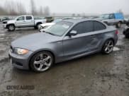 ✅ 2010 BMW 1 Series 135i • VIN: WBAUC7C53AVK96433 • Лот: 86206304. Опубликован ранее на Copart с пробегом 48 553 миль. Бесплатный доступ к архиву аукционных продаж из США и подробный отчёт об истории автомобиля на DreamBid. Изображение 1.