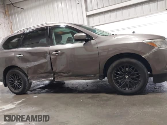 ✅ 2014 Nissan Pathfinder SV • VIN: 5N1AR2MM7EC725129 • Lot: 43114808. Listed on IAAI with 45,061 mi. Free auction sales archive from the USA and detailed vehicle history report at DreamBid. Image 13.