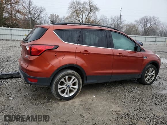 ✅ 2019 Ford Escape SEL • VIN: 1FMCU9HD8KUB85645 • Lot: 93772565. Wystawiony na Copart z przebiegiem 132 151 mil. Bezpłatny archiwum sprzedaży aukcyjnych z USA i szczegółowy raport historii pojazdu na DreamBid. Zdjęcie 3.