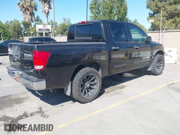 ✅ 2012 Nissan Titan SV • VIN: 1N6AA0EK3CN330408 • Lot: 42852614. Listed on IAAI with 172,279 mi. Free auction sales archive from the USA and detailed vehicle history report at DreamBid. Image 4.