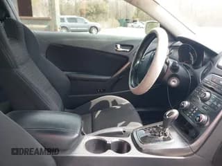 ✅ 2011 Hyundai Genesis Coupe Premium • VIN: KMHHT6KD2BU042884 • Lot: 41745036. Wystawiony na IAAI z przebiegiem 88 518 mil. Bezpłatny archiwum sprzedaży aukcyjnych z USA i szczegółowy raport historii pojazdu na DreamBid. Zdjęcie 5.