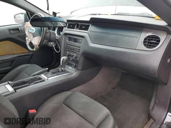 2014 Ford Mustang V6 с VIN 1ZVBP8AM8E5288250, выставлен на аукционе Copart как лот 67745805 с пробегом 135 403 миль миль и Списание • Salvage title. История ставок и продаж доступна на DreamBid. Изображение 8.