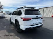 ✅ 2024 Toyota Sequoia SR5 • VIN: 7SVAAABA2RX025764 • Lot: 92624895. Wystawiony na Copart z przebiegiem 36 658 mil. Bezpłatny archiwum sprzedaży aukcyjnych z USA i szczegółowy raport historii pojazdu na DreamBid. Zdjęcie 3.