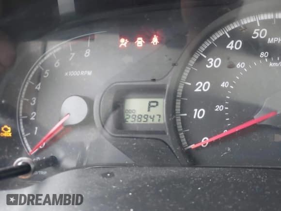 ✅ 2011 Toyota Sienna LE • VIN: 5TDKK3DC5BS030636 • Lot: 43583642. Listed on IAAI with 298,947 mi. Free auction sales archive from the USA and detailed vehicle history report at DreamBid. Image 15.