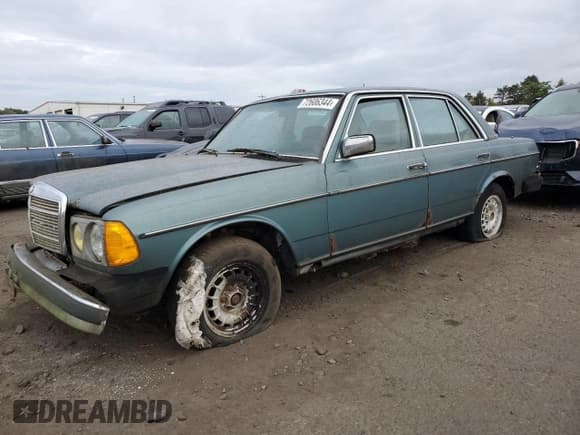 ✅ 1984 Mercedes-Benz 300 D • VIN: WDBAB33A1EA006099 • Лот: 72606344. Опубликован ранее на Copart с пробегом 336 416 миль. Бесплатный доступ к архиву аукционных продаж из США и подробный отчёт об истории автомобиля на DreamBid. Изображение 1.