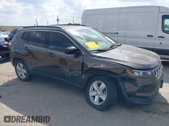 ✅ 2022 Jeep Compass Latitude • VIN: 3C4NJDBB5NT165433 • Lot: 43430293. Listed on IAAI with 34,505 mi. Free auction sales archive from the USA and detailed vehicle history report at DreamBid. Image 13.