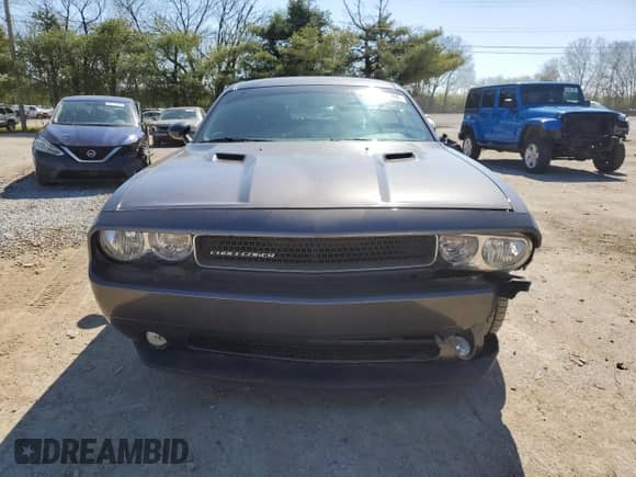 2014 Dodge Challenger SXT z VIN 2C3CDYAG1EH160925, wystawiony jako Copart lot #48783044 z przebiegiem 92 698 mil mil oraz Szkoda całkowita • Salvage title. Historia ofert i sprzedaży dostępna na DreamBid. Obrazek 5.