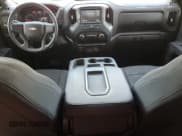 ✅ 2020 Chevrolet Silverado 1500 Custom • VIN: 1GCRWBEF3LZ159335 • Lot: 67791125. Wystawiony na Copart z przebiegiem 97 665 mil. Bezpłatny archiwum sprzedaży aukcyjnych z USA i szczegółowy raport historii pojazdu na DreamBid. Zdjęcie 8.