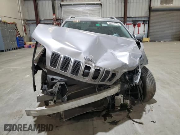 ✅ 2019 Jeep Cherokee Latitude • VIN: 1C4PJLCB0KD263689 • Lot: 92370365. Wystawiony na Copart z przebiegiem Nie podano. Bezpłatny archiwum sprzedaży aukcyjnych z USA i szczegółowy raport historii pojazdu na DreamBid. Zdjęcie 5.