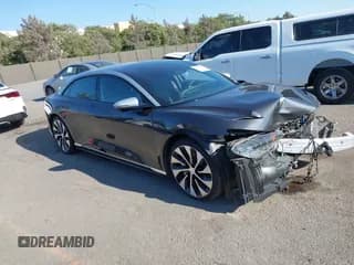 ✅ 2023 Lucid Air Grand Touring • VIN: 50EA1GBA5PA001239 • Lot: 42995187. Wystawiony na IAAI z przebiegiem Nie podano. Bezpłatny archiwum sprzedaży aukcyjnych z USA i szczegółowy raport historii pojazdu na DreamBid. Zdjęcie 1.