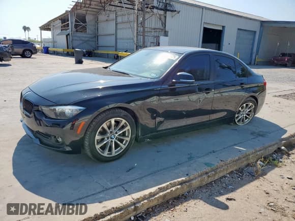 ✅ 2017 BMW 3 Series 320i • VIN: WBA8E1G59HNU15339 • Лот: 71464125. Опубликован ранее на Copart с пробегом 116 095 миль. Бесплатный доступ к архиву аукционных продаж из США и подробный отчёт об истории автомобиля на DreamBid. Изображение 1.
