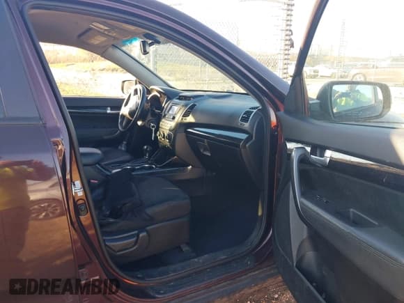 ✅ 2014 Kia Sorento LX • VIN: 5XYKT4A61EG468931 • Лот: 43705062. Опубликован ранее на IAAI с пробегом 215 932 миль. Бесплатный доступ к архиву аукционных продаж из США и подробный отчёт об истории автомобиля на DreamBid. Изображение 5.