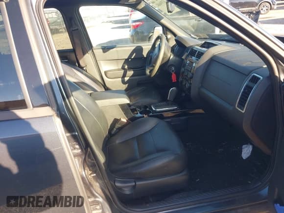 ✅ 2008 Ford Escape Limited • VIN: 1FMCU94198KD85403 • Lot: 43596601. Listed on IAAI with 139,290 mi. Free auction sales archive from the USA and detailed vehicle history report at DreamBid. Image 5.