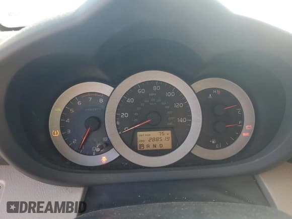 ✅ 2006 Toyota RAV4 Limited • VIN: JTMBK31VX66008238 • Лот: 82626215. Опубликован ранее на Copart с пробегом 288 519 миль. Бесплатный доступ к архиву аукционных продаж из США и подробный отчёт об истории автомобиля на DreamBid. Изображение 9.