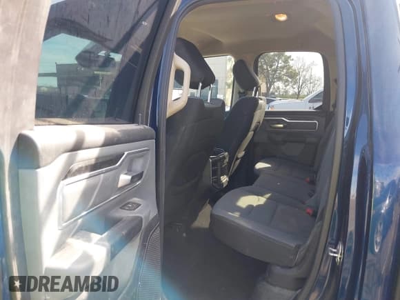 ✅ 2019 Ram 1500 Big Horn • VIN: 1C6RREBT8KN655621 • Lot: 41619737. Wystawiony na IAAI z przebiegiem 144 591 mil. Bezpłatny archiwum sprzedaży aukcyjnych z USA i szczegółowy raport historii pojazdu na DreamBid. Zdjęcie 8.