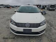 ✅ 2014 Volkswagen Passat SE • VIN: 1VWBN7A31EC082643 • Lot: 90337015. Wystawiony na Copart z przebiegiem 186 156 mil. Bezpłatny archiwum sprzedaży aukcyjnych z USA i szczegółowy raport historii pojazdu na DreamBid. Zdjęcie 5.