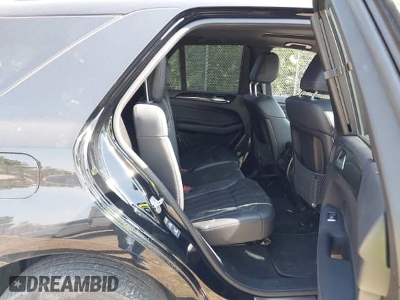 ✅ 2017 Mercedes-Benz GLE 350 • VIN: 4JGDA5HB9HA901323 • Лот: 43228070. Опубликован ранее на IAAI с пробегом 107 074 миль. Бесплатный доступ к архиву аукционных продаж из США и подробный отчёт об истории автомобиля на DreamBid. Изображение 8.