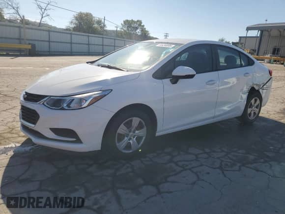 2018 Chevrolet Cruze LS z VIN 1G1BC5SM5J7162477, wystawiony jako Copart lot #84434695 z przebiegiem 69 588 mil mil oraz Szkoda całkowita • Salvage title. Historia ofert i sprzedaży dostępna na DreamBid. Obrazek 1.