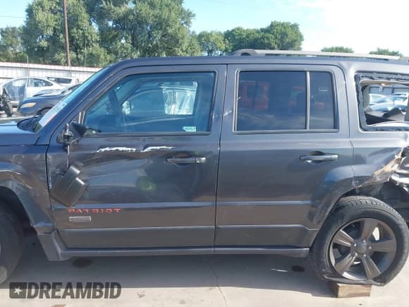 ✅ 2017 Jeep Patriot Sport • VIN: 1C4NJPBBXHD117521 • Lot: 42311513. Listed on IAAI with 71,548 mi. Free auction sales archive from the USA and detailed vehicle history report at DreamBid. Image 14.