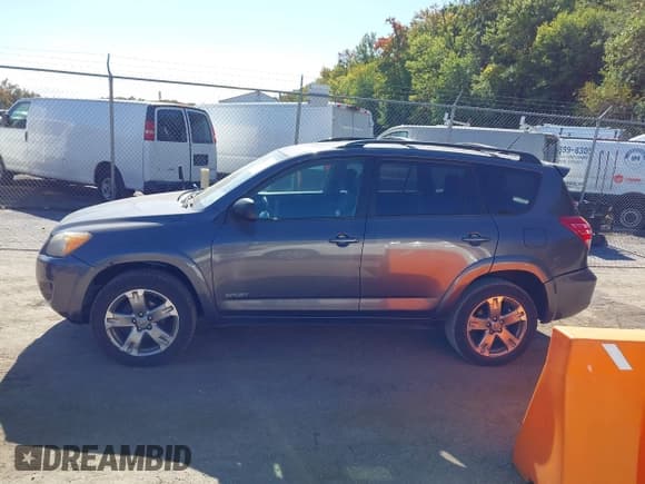 ✅ 2011 Toyota RAV4 Sport • VIN: 2T3WF4DV7BW105221 • Лот: 43403742. Опубликован ранее на IAAI с пробегом 163 827 миль. Бесплатный доступ к архиву аукционных продаж из США и подробный отчёт об истории автомобиля на DreamBid. Изображение 14.